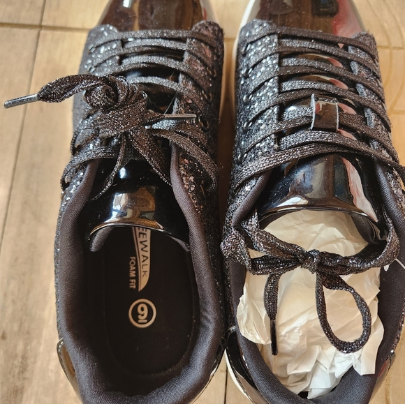 Shoes - Picture 2 of 2